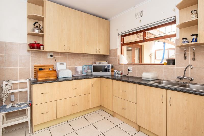 To Let 4 Bedroom Property for Rent in Meadowridge Western Cape